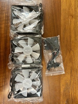 (3個)NZXT美商恩傑 F120 RGB Core 核心扇 (黑色) + (1個) 風扇燈光控制器(3 port)