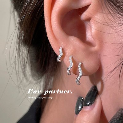 簡約獨特波浪鑽石耳環 易扣式999純銀耳環女 韓國小眾設計耳骨環 輕奢氣質耳圈  精緻銀耳飾-衣美良品