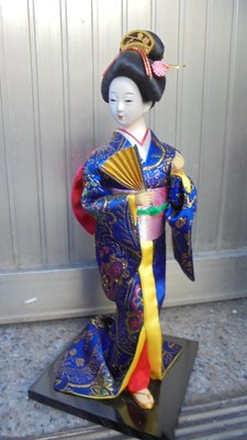 {寒武紀文物}早期日本藝妓東洋和服娃娃偶~完整如圖~高31cm~保證不附標不造假標多少算多少~j14