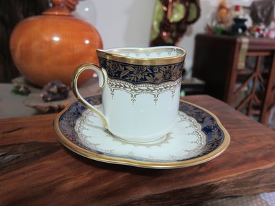 [ 最後1組 ]~日本製名瓷~鳴海NARUMI骨瓷金彩君王藍帶系列~茶杯咖啡杯組1杯1盤