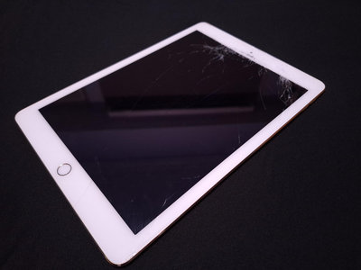 高雄 Apple iPad Air 2 金色 (16G) 僅內部液晶螢幕破裂/其他功能都正常/當零件機出售/原廠盒裝