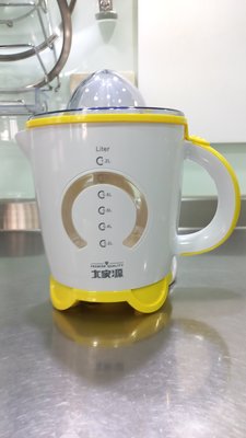 【大家源】電動鮮橙榨汁機 TCY-6726功能正常的喔 ! 給親愛的媽咪 !為自己的寶貝榨百分之百的純果汁得好幫手喔 !