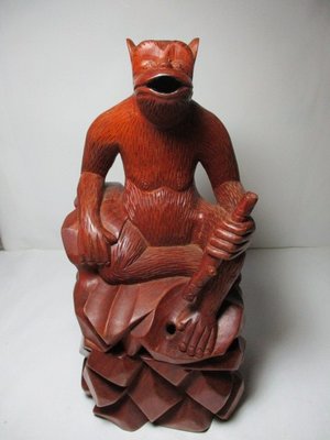 《瑋哥懷舊紀念館》朋友託售：二手木雕 猴王 檀香爐~(尺寸高約：29.5 cm，重約 1901 公克 )