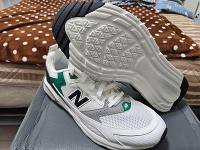 New Balance 慢跑鞋 透氣舒適 白綠 US 11