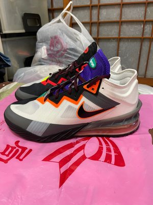 「 二手鞋 」 Nike LBJ 男版籃球鞋 US10（黑白底）鐵4-4