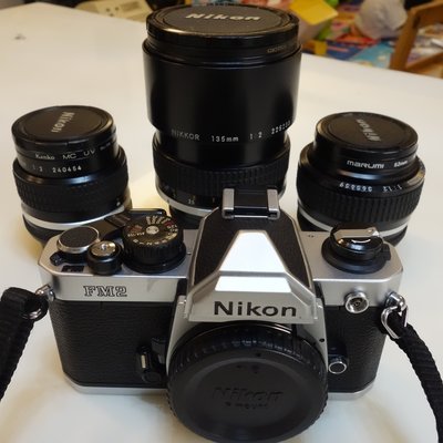 中古 Nikon 經典底片相機FM2 含三支經典定焦大光圈手動鏡頭 24/f2 50/f1.2 135/f2