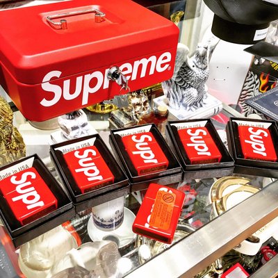 希望商店】Supreme Logo Zippo Red 18SS LOGO 經典滿版防風打火機