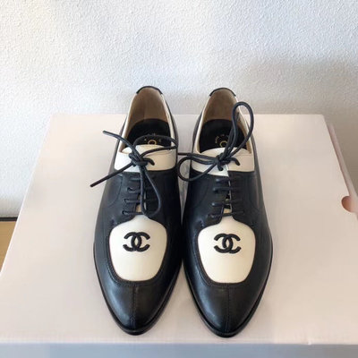 Chanel 香奈兒 小香 早秋新款拼色尖頭繫帶小皮鞋深口鞋平底鞋，超級柔軟舒適的一款鞋子