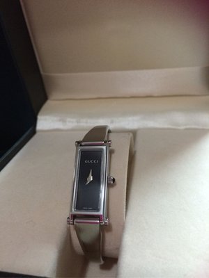 GUCCI 1500L 藍寶石水晶　銀色手環式女錶  尺寸S