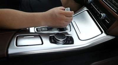 BMW F10 F11 鍍鉻 中控 碳纖 排檔  520 528 530 535 裝飾 菸灰缸 置杯架 保護 置物 旋鈕