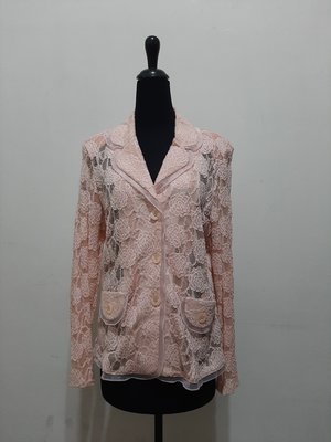 全新 ~ 專櫃名品 歐洲 義大利製品牌   Bt batier  粉紅色 繡花雷絲 長袖 針織外套