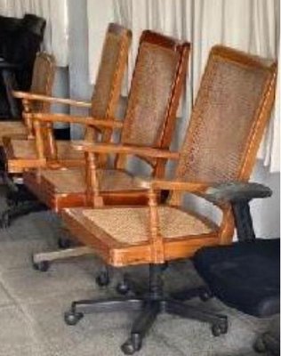 高背藤條,有扶手木造辦公椅, 一張售699, 在台北, 雲林