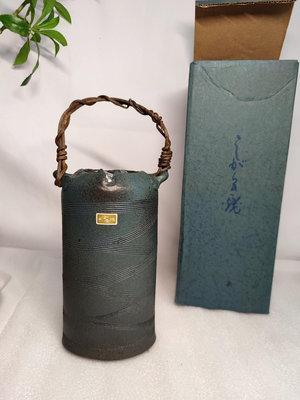 日本掛花器 花瓶 花器，信樂燒  全品，藤編提梁造型，外觀別
