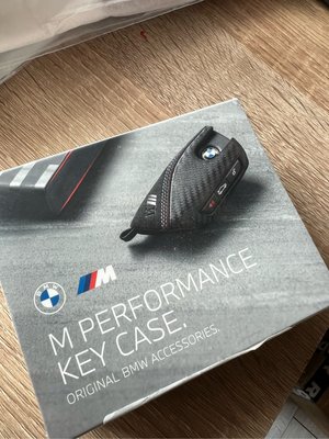 【This is Eddie】BMW德國原廠貨~M Performance iX/U06/X7碳纖維鑰匙皮套