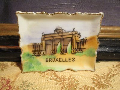 歐洲古物時尚雜貨 老瓷 比利時 手工 建物圖騰 小碟盤 可掛 擺飾品 古董收藏 限時特價中