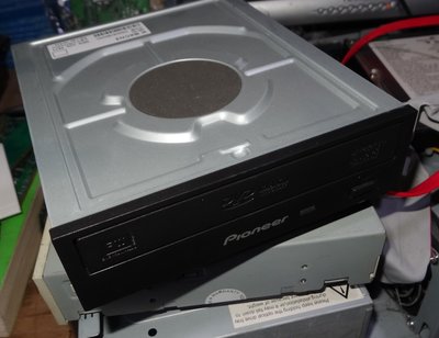 ...點子電腦-北投...中古黑色面板◎ HL 16X DVD燒錄機◎SATA介面，只賣190元