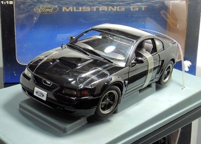 【MASH】絕版品特價 Autoart 1/18 Ford Mustang GT 2004 black