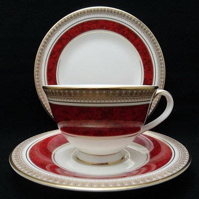 【二 三 事】英國製Royal Doulton皇家道爾頓京士頓紅寶石系列三件式咖啡杯&amp;盤