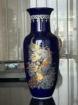 z日本回流金標香蘭社藍釉孔雀花瓶龍紋花瓶各一只