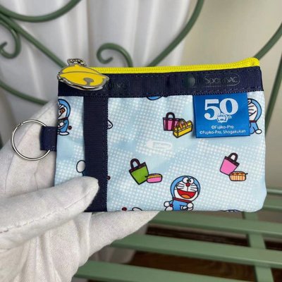 ╭＊全新現貨＊^.^LeSportsac Doraemon 百變哆啦A夢50週年 2437 鑰匙包零錢包卡包工作證件名片