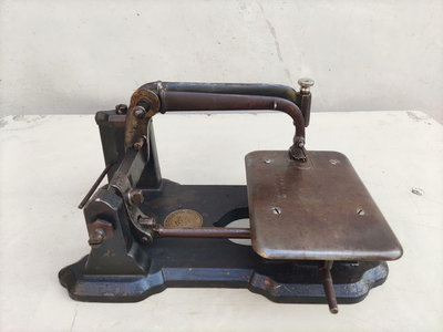 1870年西洋古董縫紉機