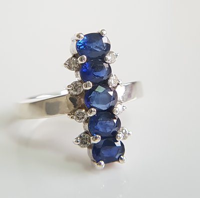 1.69克拉 天然藍寶石 鑽戒 ，天然鑽石 0.22克拉 ，附鑑定證書 保證真寶石 超級特價便宜賣