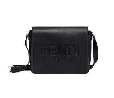 [全新真品代購-S/S21 SALE!] FENDI LOGO壓印 黑色皮革 側背包 / 郵差包