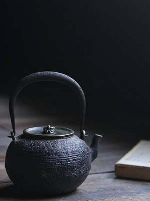 日本鐵壺 日本老鐵壺 明治時期 白肌刷目紋 丸形鐵壺 銀摘