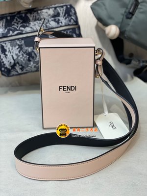 《當肯二手名品》FENDI 新款 淺粉色 全皮 小盒子 斜背包 側背包 ㊣