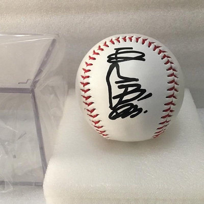NPB日本職棒 巨人隊 世界全壘打王 棒球之神『王貞治』親筆簽名球。隊徽LOGO紀念球。送收藏框1個