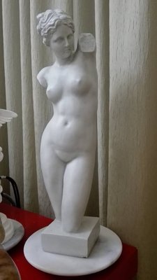雕塑   裸女  賣1萬2