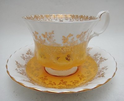 【二 三 事】英國製Royal Albert皇家亞伯特鮮黃色華麗描金咖啡杯&amp;盤