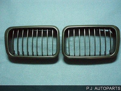 ※寶捷國際※ BMW 1991 3系 E36 水箱罩 消光黑 L/R 改後期大鼻頭款 台灣製造