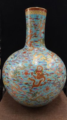 粉彩龍紋天球瓶(49隻龍)   高 55公分#17