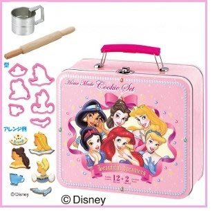 ❤Lika小舖❤日本貝印 Disney 公主系列餅乾壓模 滾棒 粉篩杯 鐵盒裝組合 生日禮物 白雪公主 艾莉兒 小美人魚