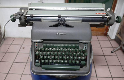 Olympia 古董打字機