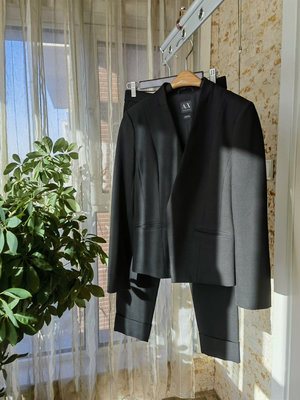 #西裝 Armani Exchange黑色羊毛女士西裝套裝，
