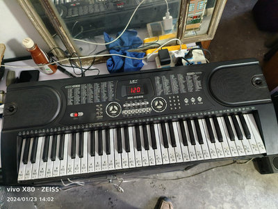 美科牌電子琴一款。MK-2089型號。整體品相非常好。功能非