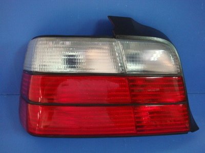 小亞車燈╠ 全新 高品質 寶馬 BMW E36 4門 紅白 尾燈 一顆1450元