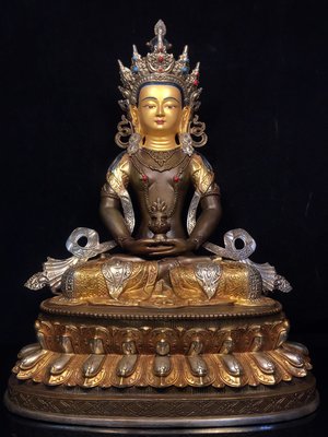 純銅畫臉鎏金搓銀鑲嵌松石珊瑚長壽佛佛像，重4.5公斤，110080R
