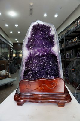 [S.D.小晶洞專賣店]水晶之王special級巴西紫水晶洞(店面精品貨)-重:33.9KG@一對左@