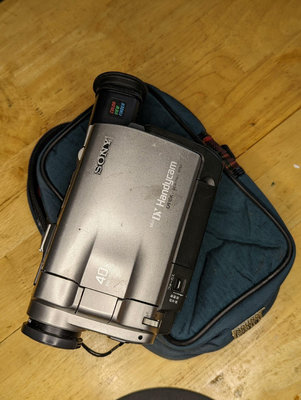 索尼SONY DCR-TRV7攝像機。