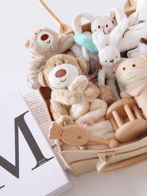 新生嬰兒禮盒滿月見面禮物木搖鈴玩具初生寶寶春夏衣服套裝用品
