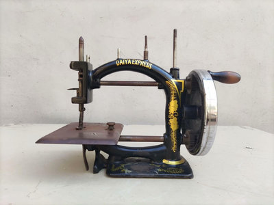 手搖古董縫紉機小型進口衣車