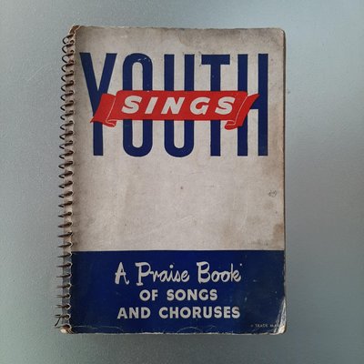 【快樂書屋】早期老書冊-（聖歌詞曲歌譜）Youth Sings-A Praise Book Of Songs And Choruses-1947版本128首歌曲