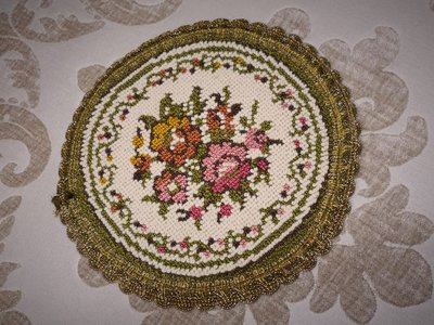 【卡卡頌  歐洲古董】比利時(老件未用) 玫瑰 針織 花卉 圓 桌巾 桌墊 杯墊 家飾布 家飾布  F0142 ✬