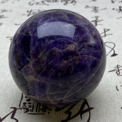 B618天然紫水晶球擺夢幻紫色水晶居家飾品，原石打磨，隨手一6506 水晶 原石 擺件【玲瓏軒】
