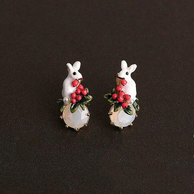 【Koaa海購】Les Nereides 圣誕兔子雪中玫瑰耳環琺瑯彩釉小白兔綠葉小紅果白玉石