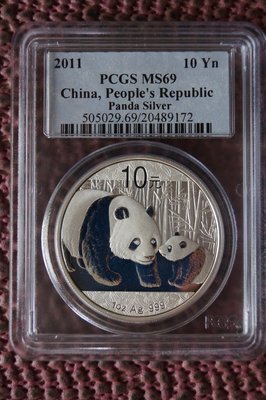 2011熊貓銀幣10元PCGS MS69