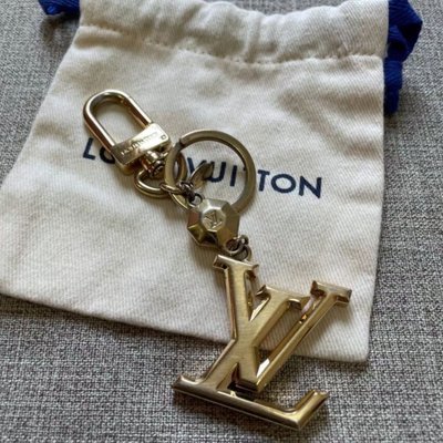 米蘭奢侈品代購 LV 路易威登 LV Facetter 金色 鑰匙扣 吊飾 鑰匙扣 時尚配件 鑰匙扣 吊飾 M65216